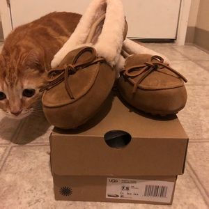 NIB! UGG Solana Women’s Slippers Size 7.5!